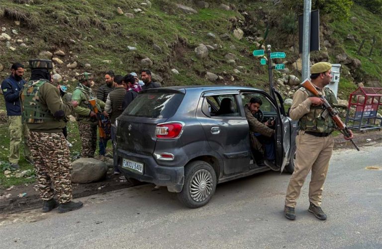 पहलगाम आतंकी हमले में जान गंवाने वालों के परिजनों की मांग, आतंकियों को ऑन द स्पॉट मारो, जल्द बदला चाहता है