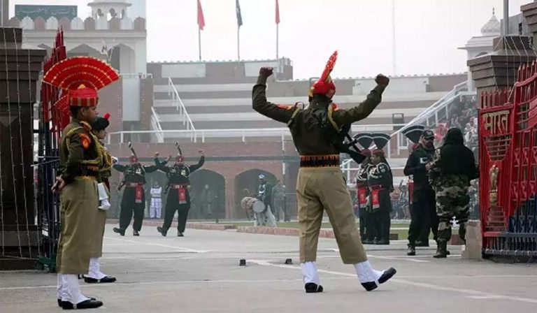 रिट्रीट समारोह में दोनों कमांड के हाथ मिलाने की परंपरा बंद , समारोह के दौरान गेट भी बंद रहेंगे