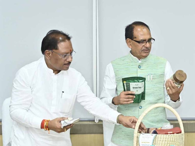 केंद्रीय मंत्री शिवराज सिंह को खूब भाए ‘जशप्योर’ के उत्पाद