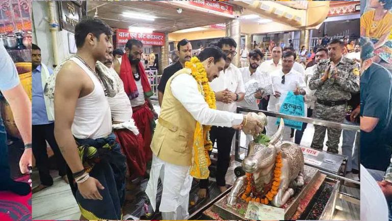 पूर्व गृहमंत्री नरोत्तम मिश्रा आज विश्व प्रसिद्ध श्री महाकालेश्वर मंदिर में कालों के काल बाबा महाकाल के दर्शन करने पहुंचे