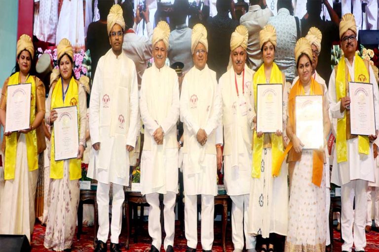 युवा प्रकृति के साथ सह-जीवन की जीवनचर्या को अपनाएं: राज्यपाल पटेल