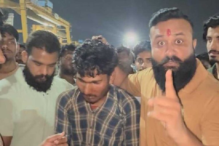 मुस्लिम युवक ने लगाया पाकिस्तान जिंदाबाद का नारा, भड़की करणी सेना ने धुना