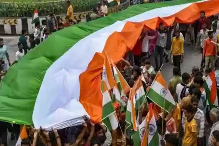 आज शाम 4 बजे बड़ा गणपति से राजवाड़ा तक विशाल तिरंगा यात्रा निकाली जाएगी
