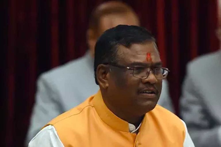 सांसद फग्गन सिंह कुलस्ते ने देश के दुश्मनों पाकिस्तानी आतंकवादियों को कहा  हमारे आतंकवादी…