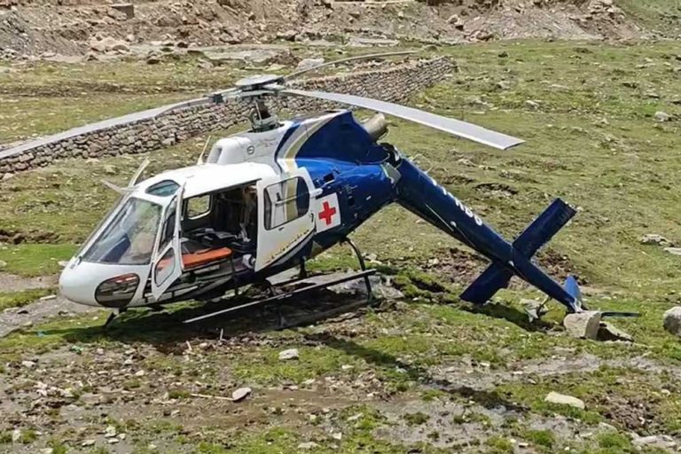 केदारनाथ धाम में AIIMS के सरकारी हेलिकॉप्टर की इमरजेंसी लैंडिंग, सभी यात्री सुरक्षित