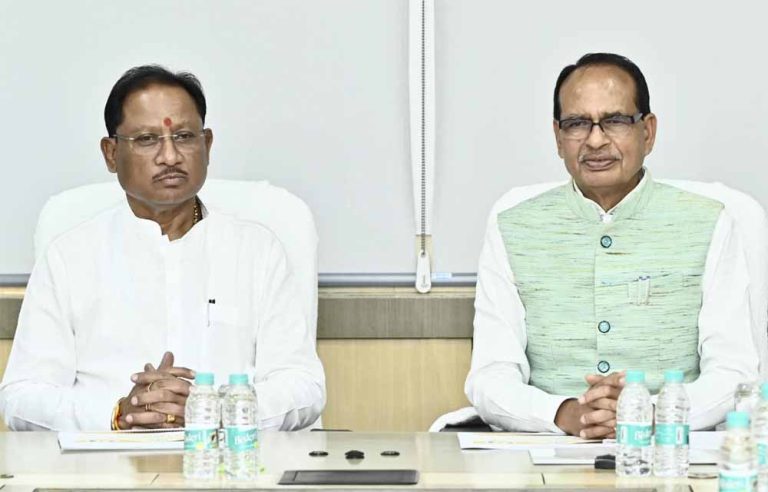 ‘अमृत सरोवर’ योजना से ग्रामीणों को मिलेगा रोजगार  और जलसंरक्षण की दिशा में मिलेंगे ठोस परिणाम: स्थानीय आजीविका से जोड़ने केंद्रीय मंत्री ने दिए निर्देश