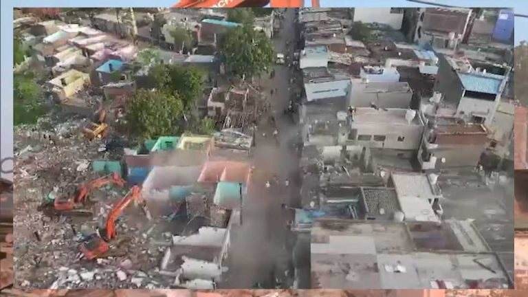 अहमदाबाद के चंडोला तालाब में फिर बुलडोजर एक्शन, 8 हजार अवैध निर्माण होंगे ध्वस्त