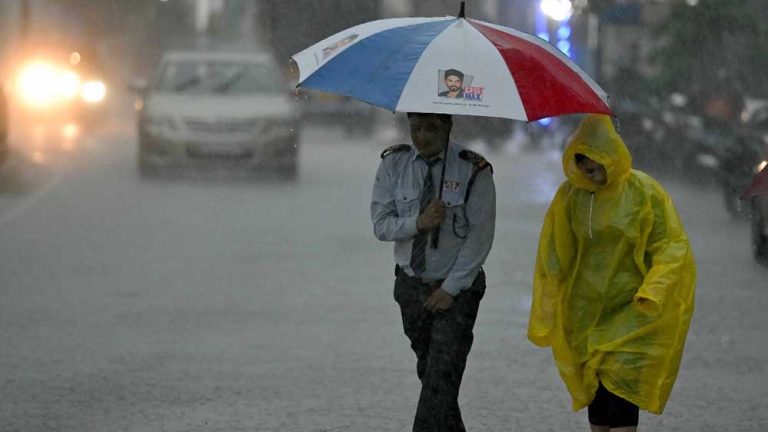 बेंगलुरु में साल की सबसे अधिक बारिश दर्ज की गई , 6 घंटे की मूसलाधार बारिश से कई जगह जलभराव