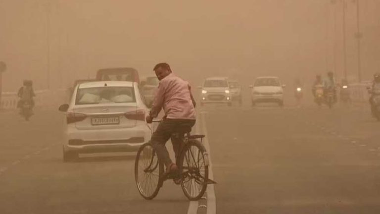मौसम विभाग ने भोपाल, इंदौर, ग्वालियर समेत 40 जिलों में तेज आंधी चलने और बारिश होने का अलर्ट जारी किया