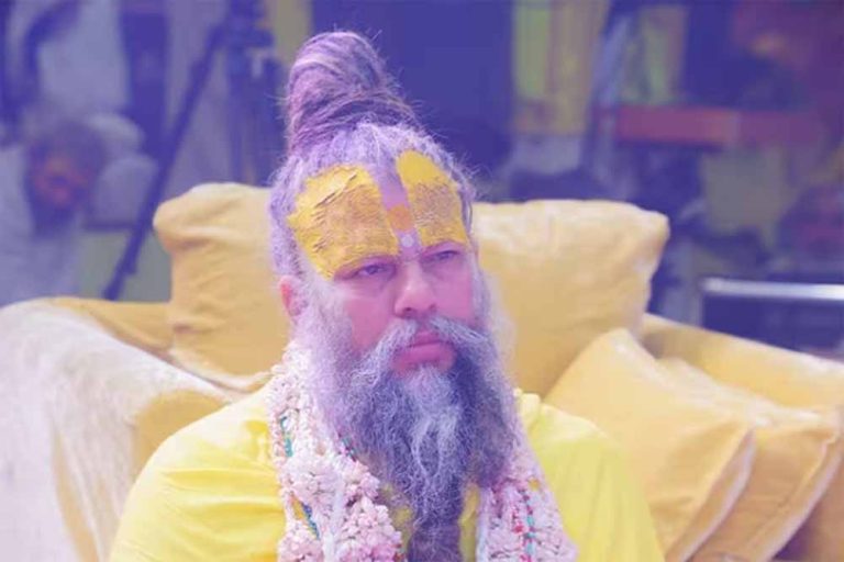 शरीर पर देवी-देवताओं के टैटू बनवाने वालों  के लिए संत प्रेमानंद ने कही बड़ी बात