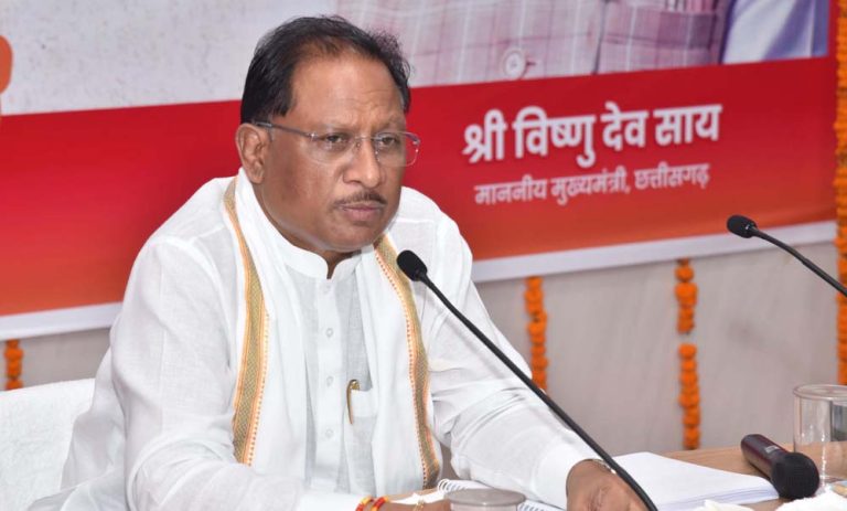 मुख्यमंत्री ने रेशम, मधुमक्खी पालन, लाख उत्पादन जैसे उत्पादों को बढ़ावा देने की आवश्यकता पर बल दिया