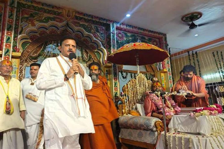 भारत संतों और ऋषियों की भूमि, संत और ऋषि करते हैं सही मार्गदर्शन : उप मुख्यमंत्री शुक्ल