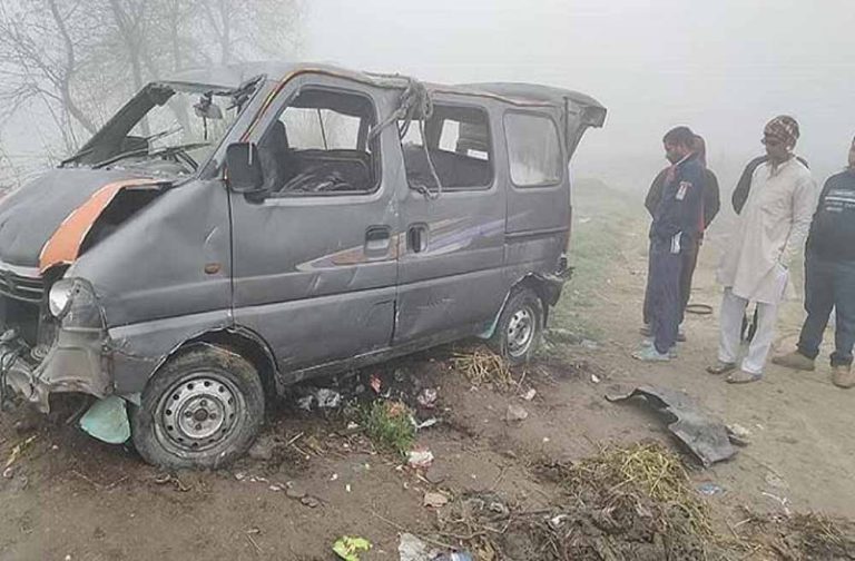 नेशनल हाईवे पर तेज रफ्तार कैंटर से टकराई ईको, गाड़ी के उड़े परखच्चे, दो लोगों की मौत और कई हुए घायल