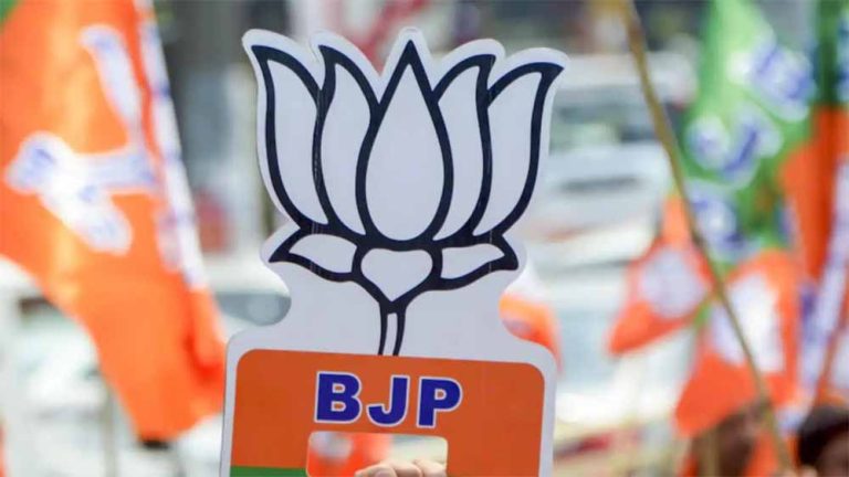कर्नाटक में बीजेपी का बड़ा फैसला- पार्टी के दो विधायकों को 6 साल के लिए किया गया बाहर, अनुशासन सर्वोपरि