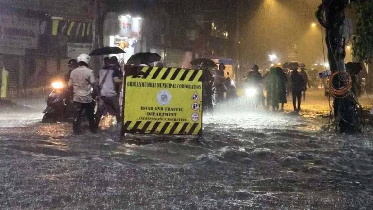 बारिश और तेज़ हवाओं का रेड अलर्ट, मुंबई में टूटा 107 साल पुराना रिकॉर्ड, 8 राज्यों में 27 मई से 1 जून तक आंधी