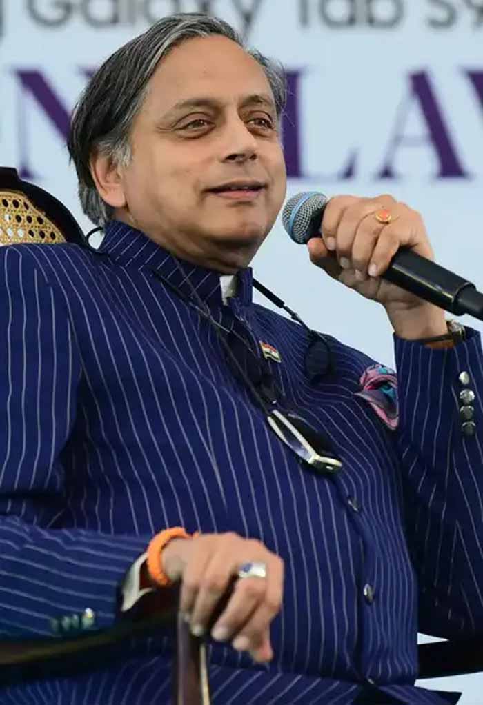 कांग्रेस पार्टी थरूर के बयानों को लेकर नाराज है, पर वह फिलहाल कोई कार्रवाई करने के हक में नहीं
