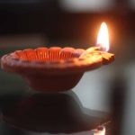 वास्तु शास्त्र के अनुसार सावन में इन 5 स्थानों पर जलाएं दीपक