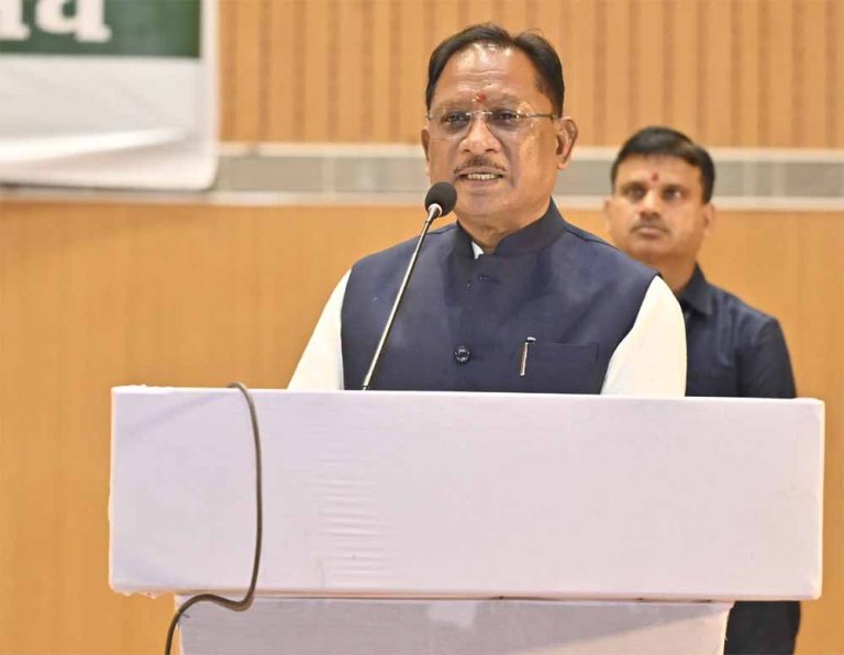 मुख्यमंत्री साय की पहल से कर्मचारियों को डिजिटल सुविधा: सेवा जानकारी अब मोबाइल एप पर अपडेट