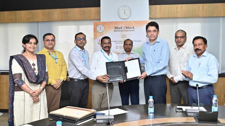 स्वास्थ्य मंत्री श्याम बिहारी जायसवाल के मार्गदर्शन  में स्वास्थ्य सेवाओं को बेहतर बनाने किया गया एमओयू