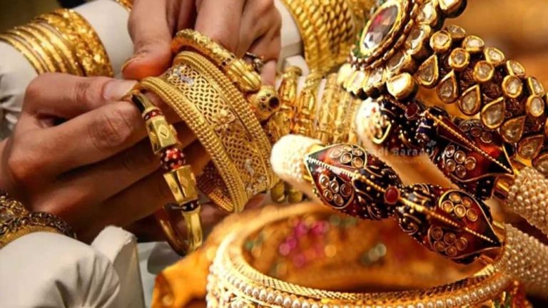 सोने का रेट 1 लाख रुपये के ऑल टाइम हाई पर, 2,011 रुपये चढ़कर 1,00,403 रुपये प्रति 10 ग्राम पहुंचा भाव