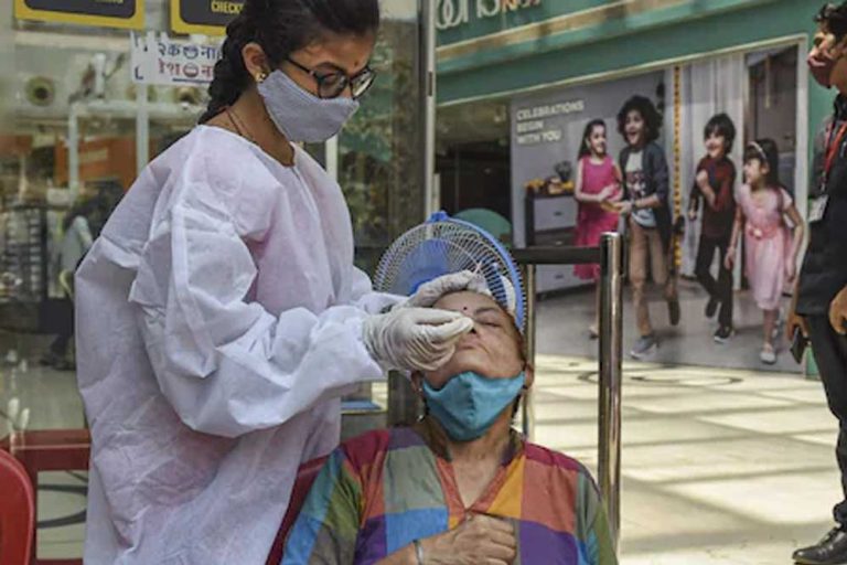 देश में एक बार फिर कोरोना के बढ़ते मामलों ने सरकारों की चिंता बढ़ा दी, मास्क पहनने की दी सलाह