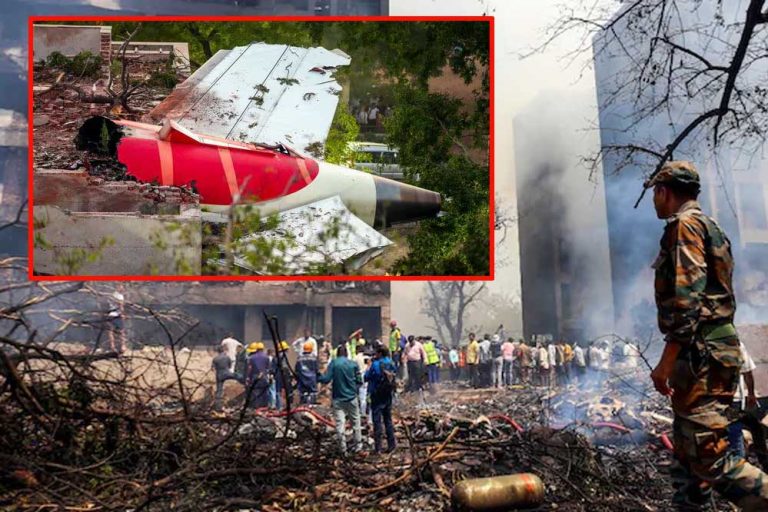 प्लेन के पिछले हिस्से में चिपकी मिली एक एयर होस्टेस की बॉडी, NSG ने प्‍लेन के टेल से शव बरामद किया