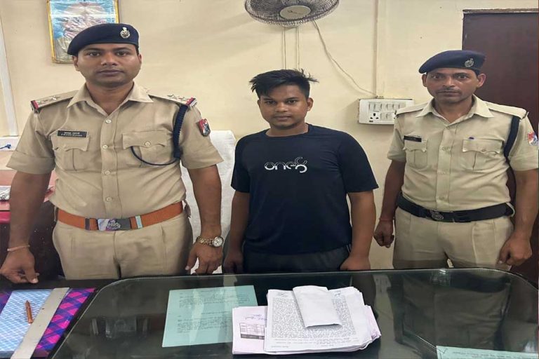 ऑपरेशन ‘उपलब्ध’ के तहत रेलवे ई-टिकट रैकेट का भंडाफोड़, ₹1.62 लाख के टिकट जब्त
