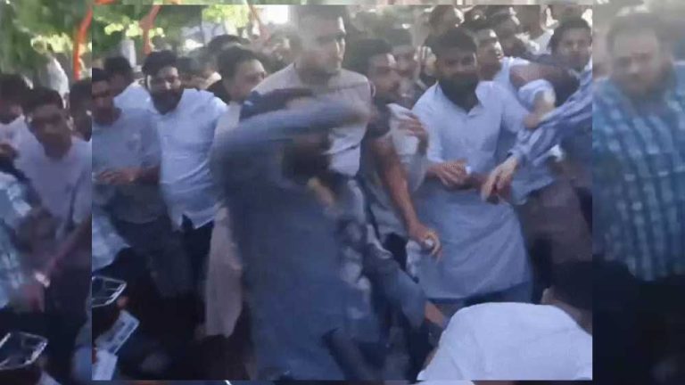 भोपाल में कांग्रेस कार्यकर्ताओं के बीच मुक्केबाजी MLA आरिफ मसूद और जिलाध्यक्ष के दावेदार नेता के समर्थक भिड़े