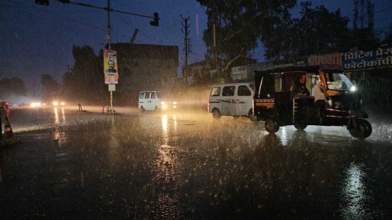 MP में 4 वेदर सिस्टम एक्टिव, दर्जनों शहरों में आज से तूफानी स्पीड में बारिश