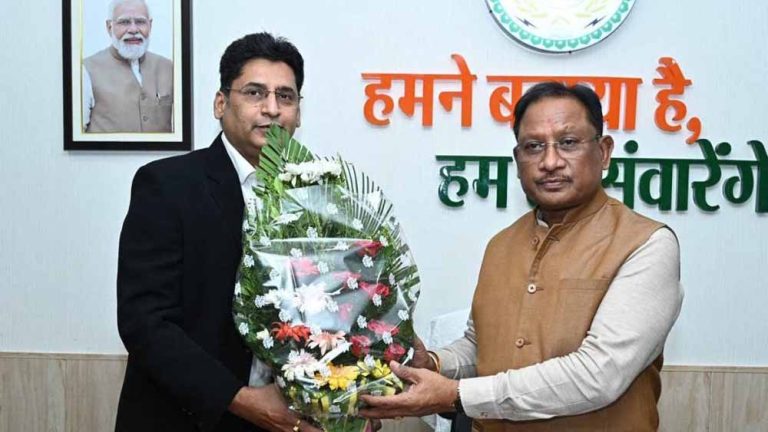 मुख्यमंत्री साय ने  ‘जीएसटी लॉ मैनुअल 2025’ का किया विमोचन