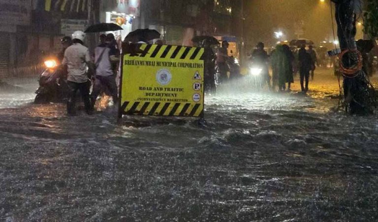 महाराष्ट्र के कई हिस्सों में भारी बारिश के चलते आठ लोगों की मौत