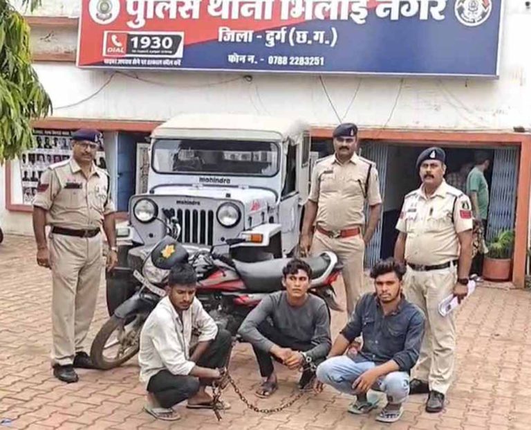 जीप चुराकर झाड़ियों में छिपाई , पुलिस ने तीन आरोपी को किया गिरफ्तार