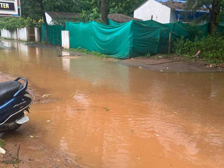 बारिश के बाद जलभराव की समस्या ने आम जनता परेशान