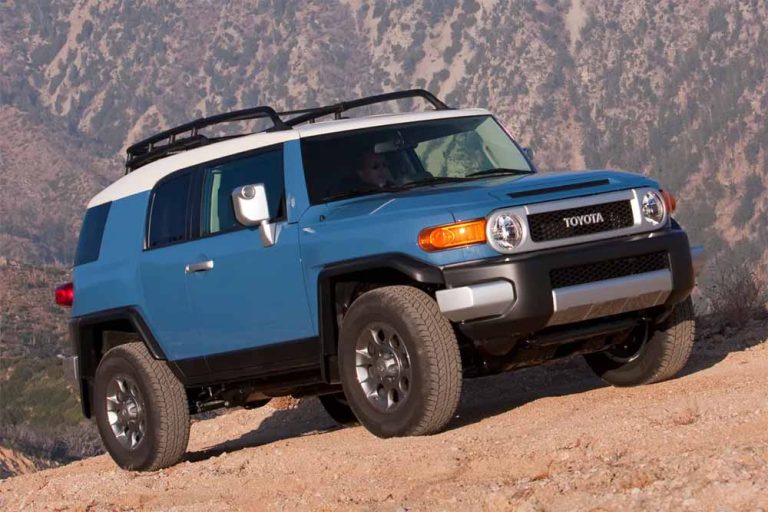टोयोटा की नई धांसू SUV FJ क्रूजर जल्द देगी दस्तक