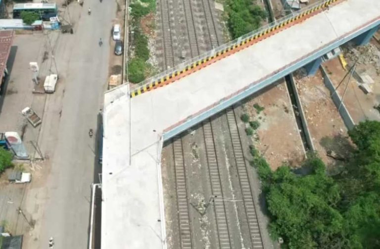 90 डिग्री मोड़ वाले ऐशबाग रेलवे ओवर ब्रिज पर वाहनों की रफ्तार कम रखने के लिए पांच स्पीड ब्रेकर बनाए जाएंगे