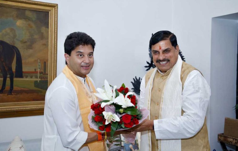 मुख्यमंत्री यादव ने आज मंत्री सिंधिया से उनके नई दिल्ली स्थित आवास पर आत्मीय की मुलाकात