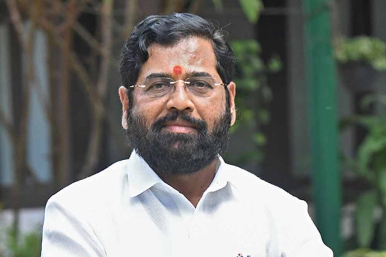 डिप्टी CM शिंदे जलगांव एयरपोर्ट पर फंसे, ड्यूटी टाइम खत्म होने पर पायलट ने उड़ान भरने से किया इनकार