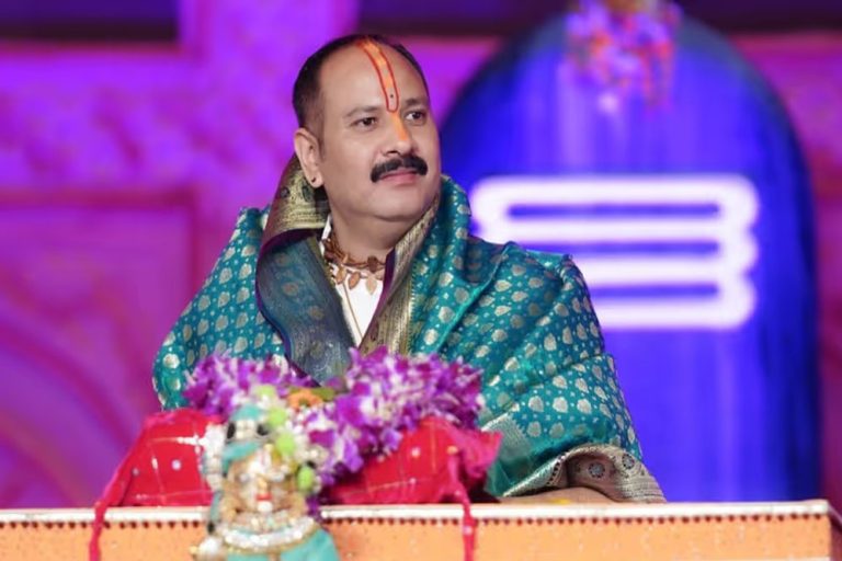 फिर एक विवादों में पंडित प्रदीप मिश्रा, भगवान चित्रगुप्त टिप्पणी मामले में मांगी मांफी