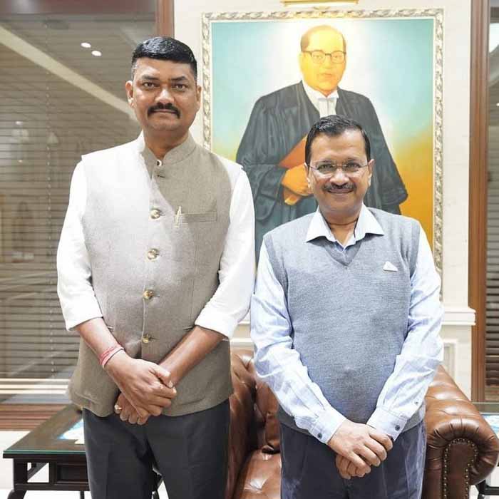 गुजरात के विधायक उमेश मकवाना का धमाका, AAP को दो दिन में झटका