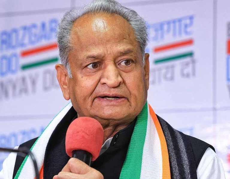 ‘सीएम हटाने की चाल चल रही बीजेपी में’ – गहलोत का सनसनीखेज बयान