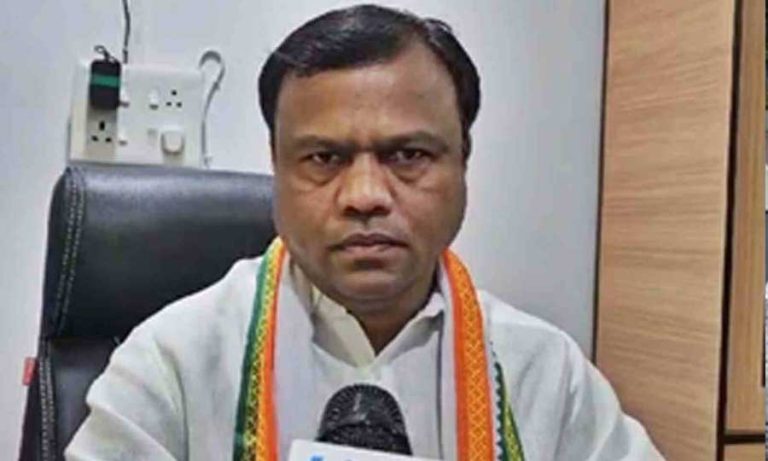 पटवारी सुसाइड मामला,  बड़ी मछलियों को बचाने छोटी मछलियों का शिकार कर रही सरकार: पीसीसी चीफ दीपक बैज