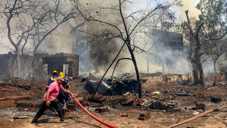 अहमदाबाद विमान हादसे के बाद विचलित करने वाला मंजर सामने आया, एअर इंडिया विमान संख्या- AI171 दुर्घटनाग्रस्त