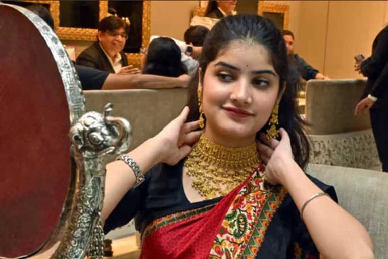 फिर ₹1 लाख के पार पहुंचा Gold, अब मुनाफावसूली करें या खरीदारी?