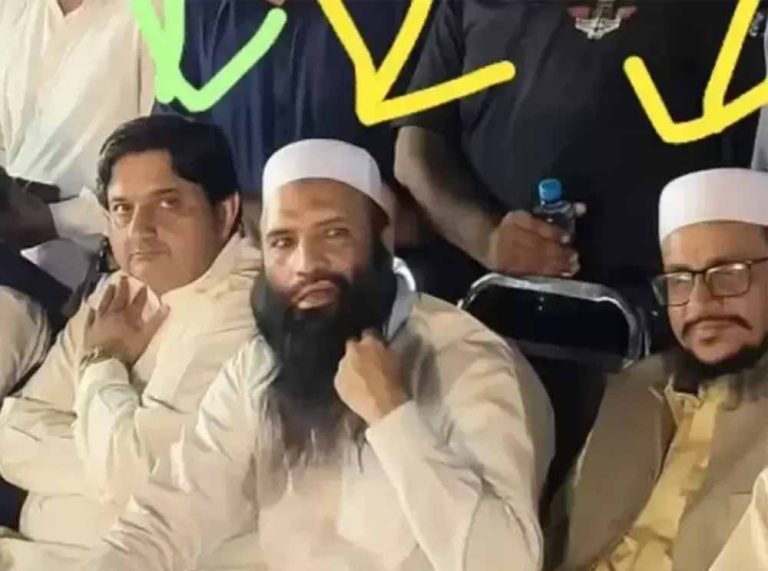 आतंकियों को पालने वाला पाकिस्तान फिर बेनकाब, हाफिज सईद के करीबियों संग मंच पर बड़ा नेता