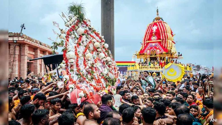 रथयात्रा में हुआ अनादर! महंत के साथ बदसलूकी के खिलाफ समिति का विरोध प्रदर्शन