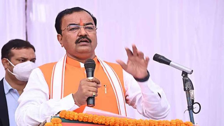 उपमुख्यमंत्री केशव प्रसाद मौर्य ने कहा- ‘धर्मनिरपेक्ष’ और ‘समाजवाद’ शब्द का इस्तेमाल करके कांग्रेस ने खुलकर छलावा किया