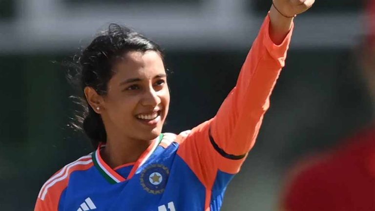 स्मृति मंधाना ने इंग्लैंड के खिलाफ ट्रेंट ब्रिज में खेले गए पहले टी20 मैच में शतक लगाकर रचा इतिहास