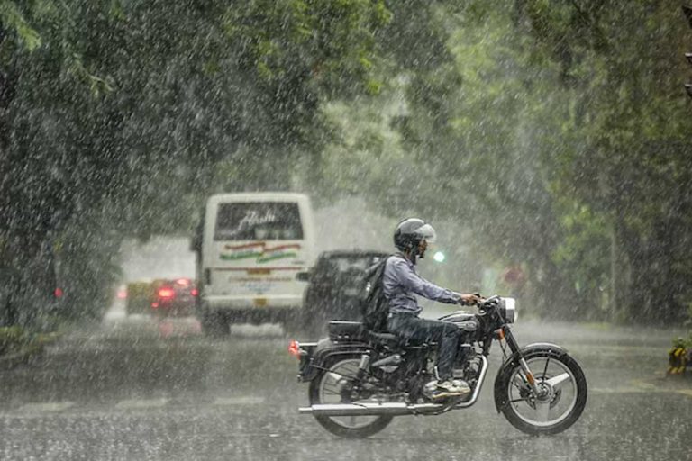 यूपी-राजस्थान समेत इन राज्यों में आज भारी बारिश का अलर्ट, जानें दिल्ली-एनसीआर का हाल