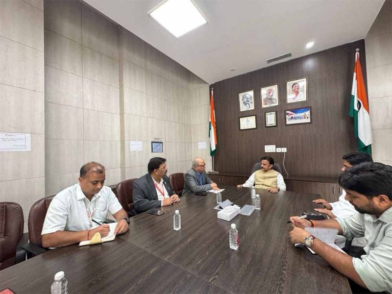 विंध्य क्षेत्र में हवाई सेवाओं के विस्तार के लिए उप मुख्यमंत्री शुक्ल और एलायंस एयर के अधिकारियों की महत्वपूर्ण बैठक