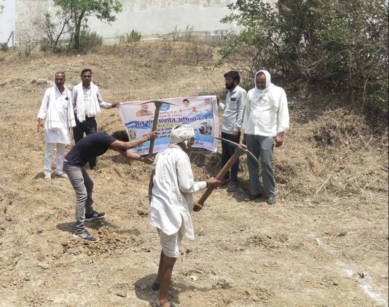 जल गंगा संवर्धन अभियान से जनजातीय परिवारों ने समझा बारिश के पानी का महत्व